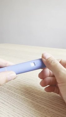 Kendine enjektör tıklaması semaglutid. Yüksek kalite 4k görüntü