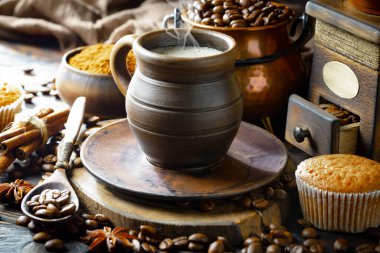 Kahve fincanındaki kahve fincanı, eski bir arka plan..