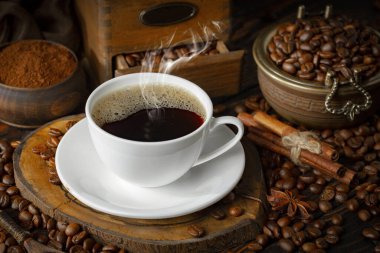 Kahve fincanındaki kahve fincanı, eski bir arka plan..