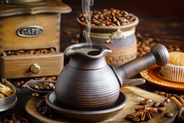 Kahve fincanındaki kahve fincanı, eski bir arka plan..