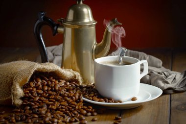 Kahve fincanındaki kahve fincanı, eski bir arka plan..