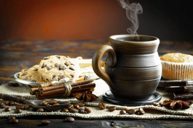 Kahve fincanındaki kahve fincanı, eski bir arka plan..