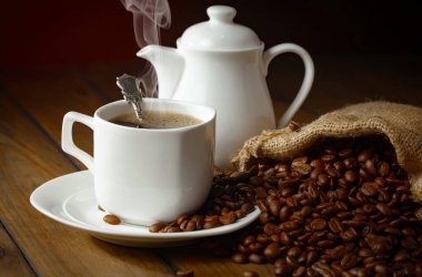 Kahve fincanındaki kahve fincanı, eski bir arka plan..