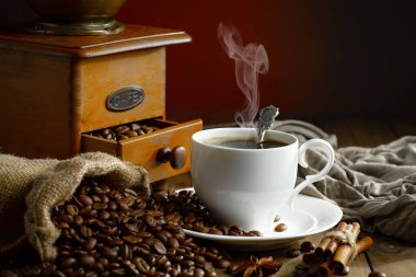 Kahve fincanındaki kahve fincanı, eski bir arka plan..