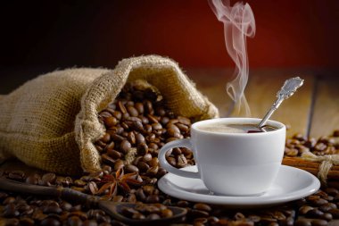 Kahve fincanındaki kahve fincanı, eski bir arka plan..