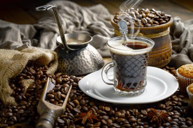 Kahve fincanındaki kahve fincanı, eski bir arka plan..