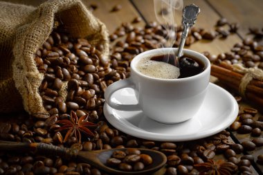 Kahve fincanındaki kahve fincanı, eski bir arka plan..