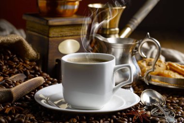 Kahve fincanındaki kahve fincanı, eski bir arka plan..