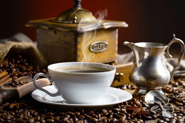 Kahve Fincanındaki Kahve Fincanı Eski Bir Arka Plan — Stok fotoğraf
