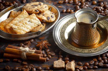 Kahve fincanındaki sade kahve..