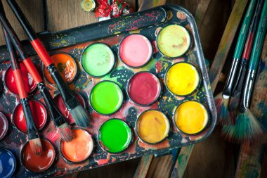 Çizim için boya ve fırça. Sanatsal yaratıcılık.