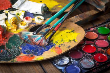 Çizim için boya ve fırça. Sanatsal yaratıcılık.