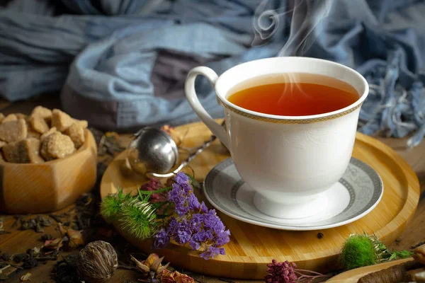 Heißer Süßer Tee Einer Tasse Auf Altem Hintergrund — Stockfoto