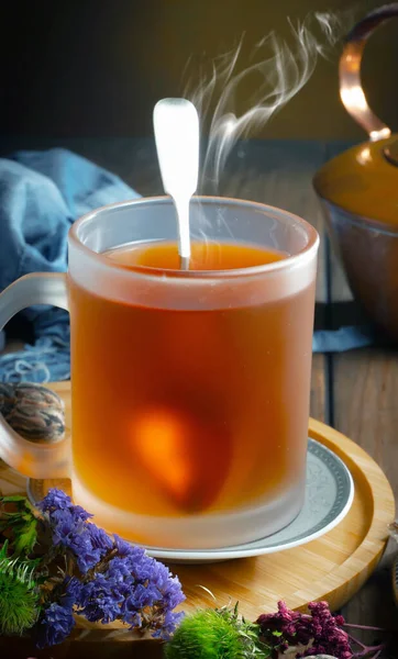 Ζεστό Γλυκό Τσάι Ένα Φλιτζάνι Παλιό Φόντο — Φωτογραφία Αρχείου