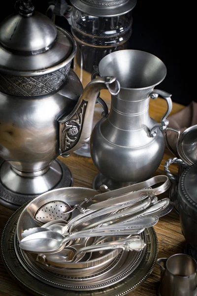 Eski Bir Arkaplanda Gümüş Eşyalar — Stok fotoğraf