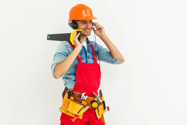 Retrato Jovem Trabalhador Alegre Usando Chapéu Duro Sobre Fundo Branco — Fotografia de Stock