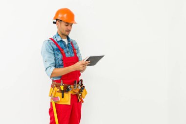 Tabletli inşaat işçisi. Planlama Geliştirici Kavramı.