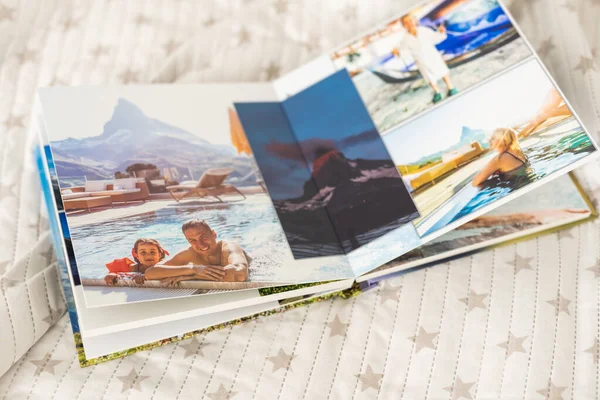 Family Travel Photobooks Open Photo Book — Stockfoto