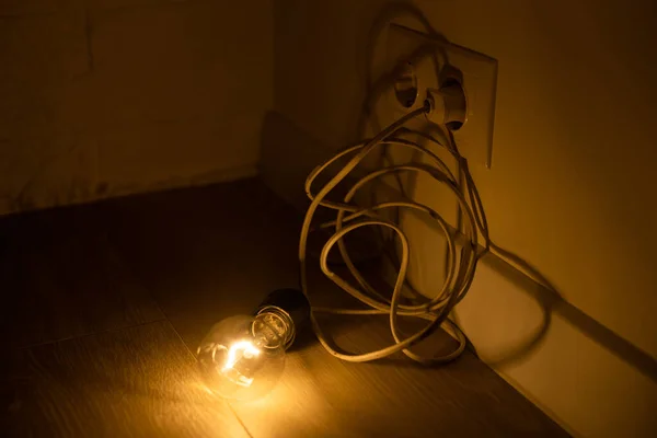 Ampoule Unique Suspendue Fil Dans Une Pièce Sombre Avec Une — Photo