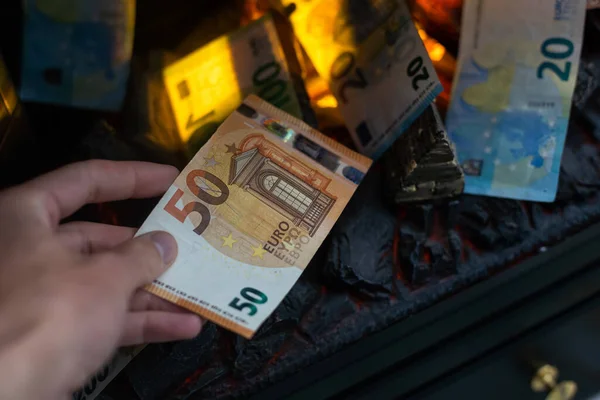 Billetes Euros Fuego Chimenea —  Fotos de Stock