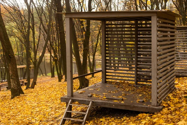 Беседка Осеннем Лесу — стоковое фото