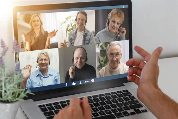 Online Ομαδικό Videoconference Στο Laptop — Φωτογραφία Αρχείου