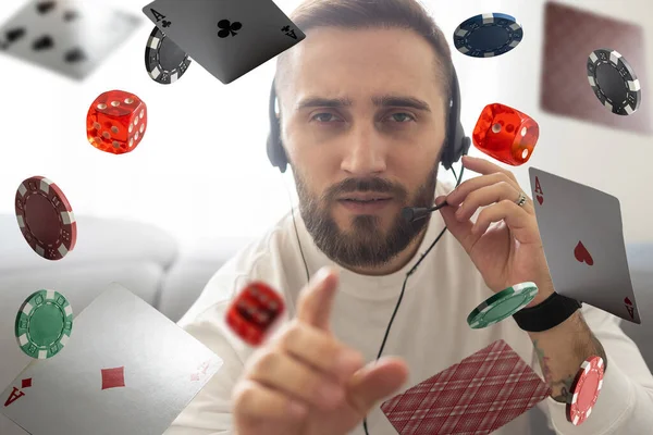 Γενειάδα Απευθείας Σύνδεση Παίκτης Καζίνο Άνθρωπος Γιορτάζει Νίκη Υψηλής Ποιότητας — Φωτογραφία Αρχείου