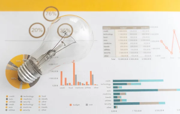 Energie Efficiëntieklasse Grafiek Lamp Grijze Achtergrond Close — Stockfoto