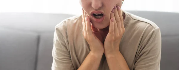 Toothache Beautiful Woman Tooth Infection Young Woman Suffering Toothache Close — Stock Photo, Image