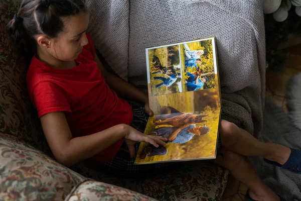 Little Girl Holding Photo Book —  Fotos de Stock