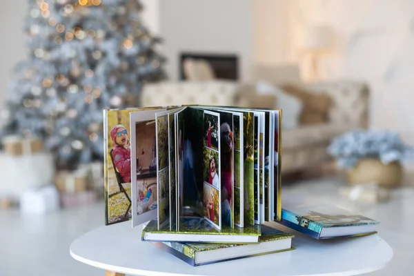 Utazás Fotó Könyvek Hazugság Közel Karácsonyfa — Stock Fotó
