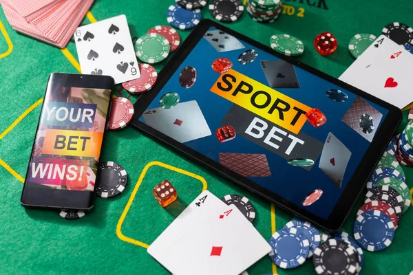 Smartphone Poket Table Scree Playing Cards Chip Cards Poker Table — ストック写真