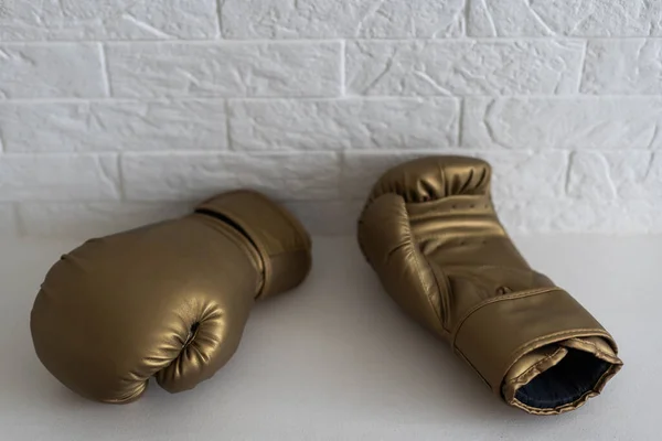 Kožené Boxerské Rukavice Izolované Bílém — Stock fotografie