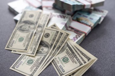 Hryvnias ve dolar demetleri.