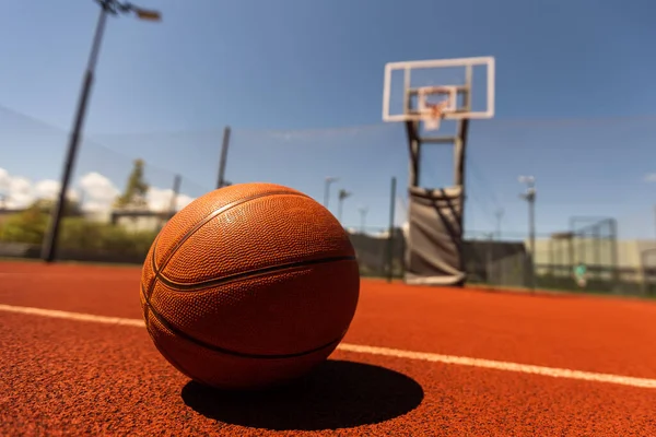 Top View Orange Ball Basketball Lying Rubber Sport Court Sport — Zdjęcie stockowe
