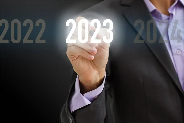 Затискаючи Синю Кнопку Початку 2023 Року Віртуальному Інтерфейсі Сірому Тлі — стокове фото