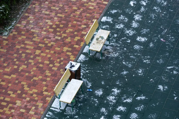 Smutný Podzimní Den První Sníh Náměstí — Stock fotografie