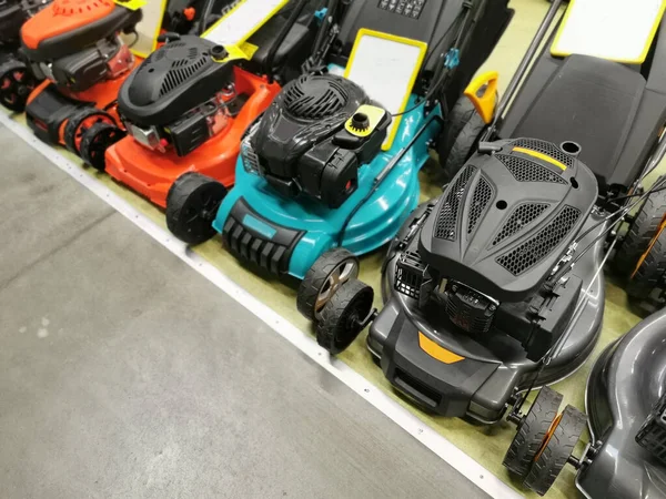 Shelves Lawn Mowers Trimmers Other Garden Equipment Hypermarket Department Shopping — Stock Photo, Image
