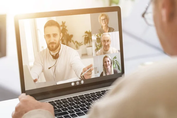 Videoconferência Equipe Negócios Multiétnica Usando Laptop Para Uma Reunião Line — Fotografia de Stock