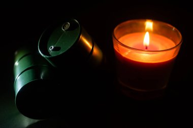 mum ve oyuncak varil yakıt.