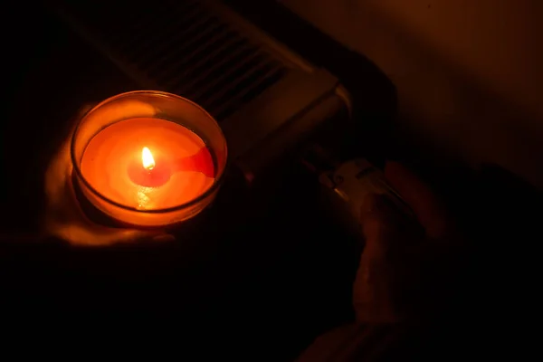 Свеча Возле Радиатора Энергетический Кризис — стоковое фото