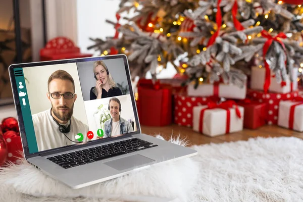 Emberek Virtuális Hívás Család Barátok Ajándékozás Ünneplő Virtuális Karácsony Online — Stock Fotó