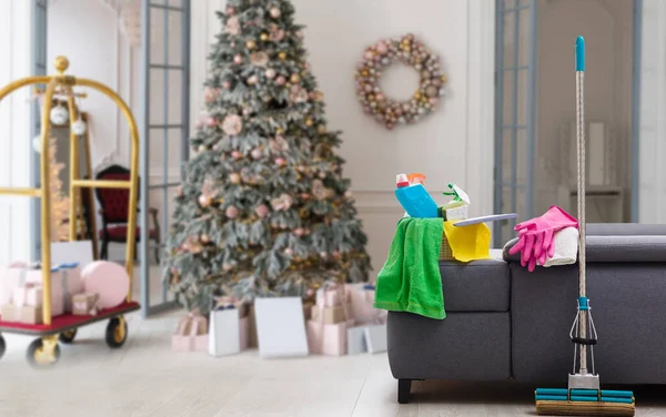 Limpieza Antes Navidad Artículos Limpieza Multicolores Esponjas Trapos Spray Con — Foto de Stock