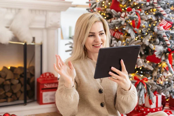Natal Férias Online Mulher Feliz Fazendo Videochamada Com Sua Família — Fotografia de Stock