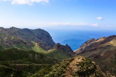 İspanya 'nın Tenerife Adası' ndaki Maska Kanyonu 'nun muhteşem gün batımı manzarası.