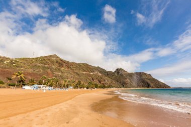 Santa Cruz de Tenerife yakınlarındaki Teresitas sahilinde Kanarya Adaları, İspanya