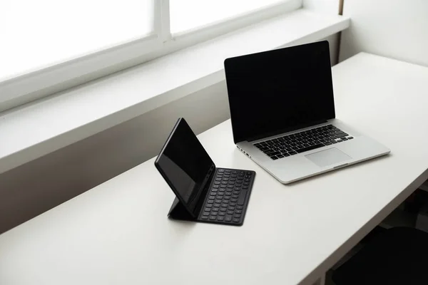 Laptop Tablet White Table — Stok fotoğraf