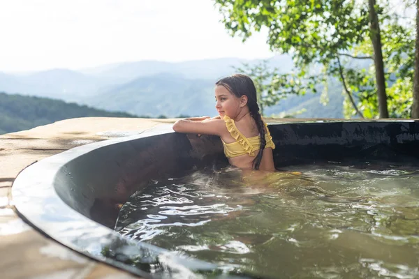 Little Girl Hot Tub Mountains Summer —  Fotos de Stock