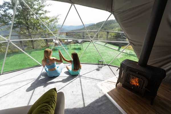 Mother Daughter Yoga Glamping Dome Tent Domestic — 图库照片