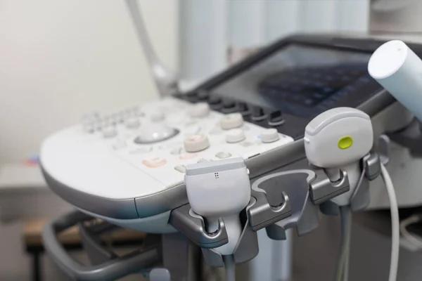 Máquina Ultra Som Médica Desfocada Com Imagem Uma Sala Diagnóstico — Fotografia de Stock